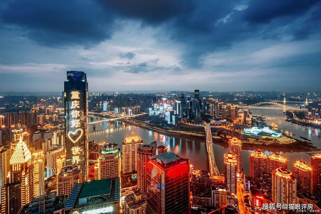 山城奇迹，重庆，自信与成就的舞台